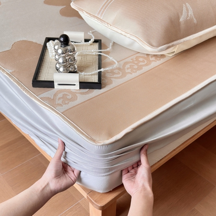 91家纺网 家纺一手货源 找家纺 乐居家纺 2025新款A类碳光抗菌凉感可水洗冰丝凉席席子床笠款 冰花-咖