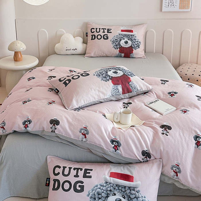 91家纺网 家纺一手货源 找家纺 RYB红黄兰 2025新款ins卡通5D立体数码全棉纯棉有氧双层纱四件套系列 粉色小奶狗