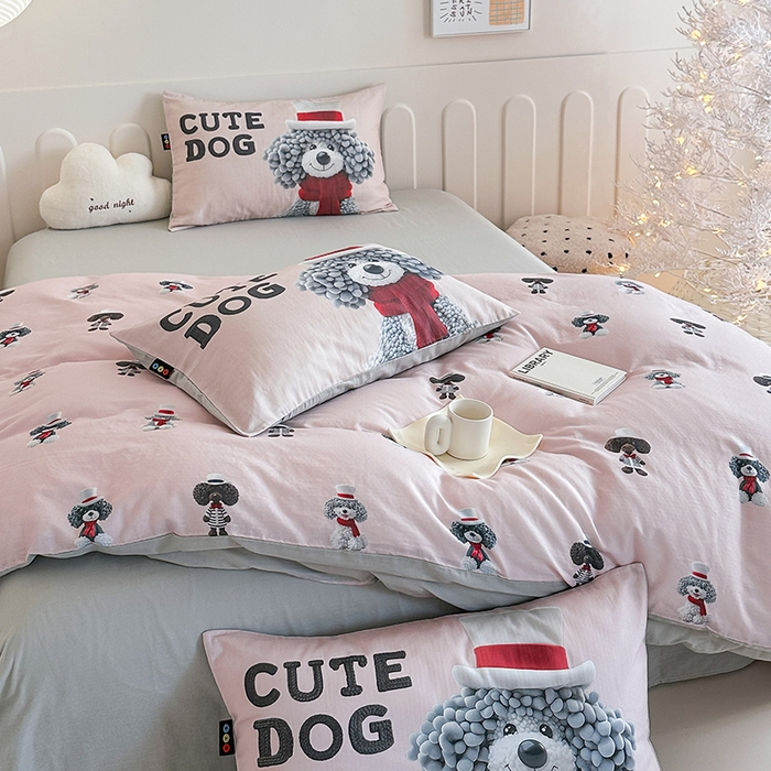 91家纺网 家纺一手货源 找家纺 RYB红黄兰 2025新款ins卡通5D立体数码全棉纯棉有氧双层纱四件套系列 粉色小奶狗