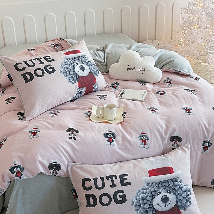 91家纺网 家纺一手货源 找家纺 RYB红黄兰 2025新款ins卡通5D立体数码全棉纯棉有氧双层纱四件套系列 粉色小奶狗