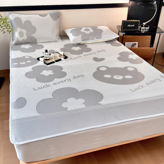 91家纺网 家纺一手货源 找家纺 乐居家纺 2025新款A类碳光抗菌凉感可水洗冰丝凉席席子床笠款 冰丝小熊-灰