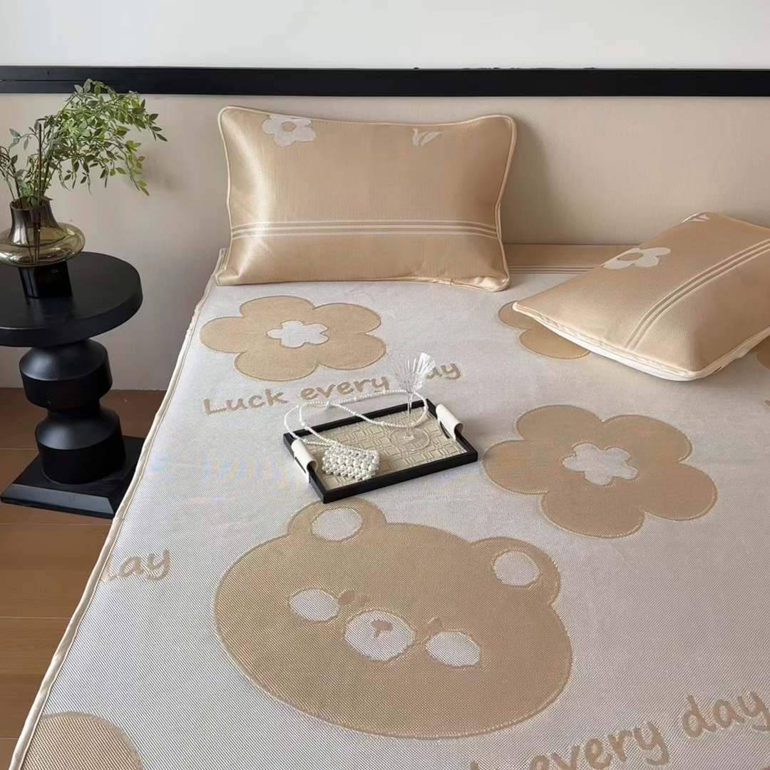 91家纺网 家纺一手货源 找家纺 乐居家纺 2025新款A类碳光抗菌凉感可水洗冰丝凉席席子床笠款 冰丝小熊-咖