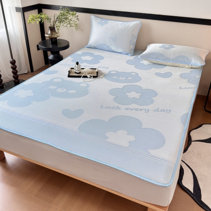 91家纺网 家纺一手货源 找家纺 乐居家纺 2025新款A类碳光抗菌凉感可水洗冰丝凉席席子床笠款 冰丝小熊-蓝