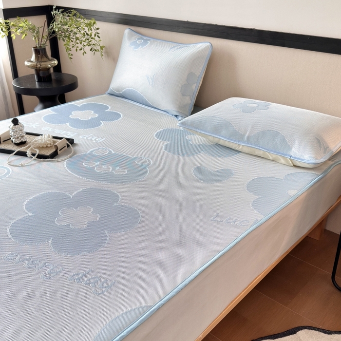 91家纺网 家纺一手货源 找家纺 乐居家纺 2025新款A类碳光抗菌凉感可水洗冰丝凉席席子床笠款 冰丝小熊-蓝