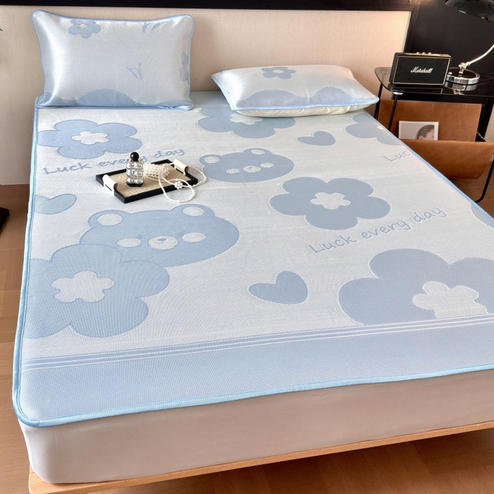 91家纺网 家纺一手货源 找家纺 乐居家纺 2025新款A类碳光抗菌凉感可水洗冰丝凉席席子床笠款 冰丝小熊-蓝