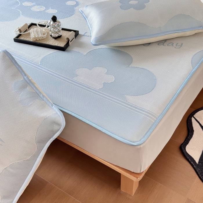 91家纺网 家纺一手货源 找家纺 乐居家纺 2025新款A类碳光抗菌凉感可水洗冰丝凉席席子床笠款 冰丝小熊-蓝