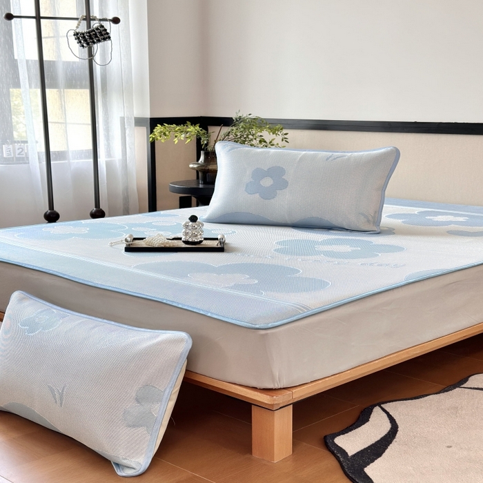 91家纺网 家纺一手货源 找家纺 乐居家纺 2025新款A类碳光抗菌凉感可水洗冰丝凉席席子床笠款 冰丝小熊-蓝