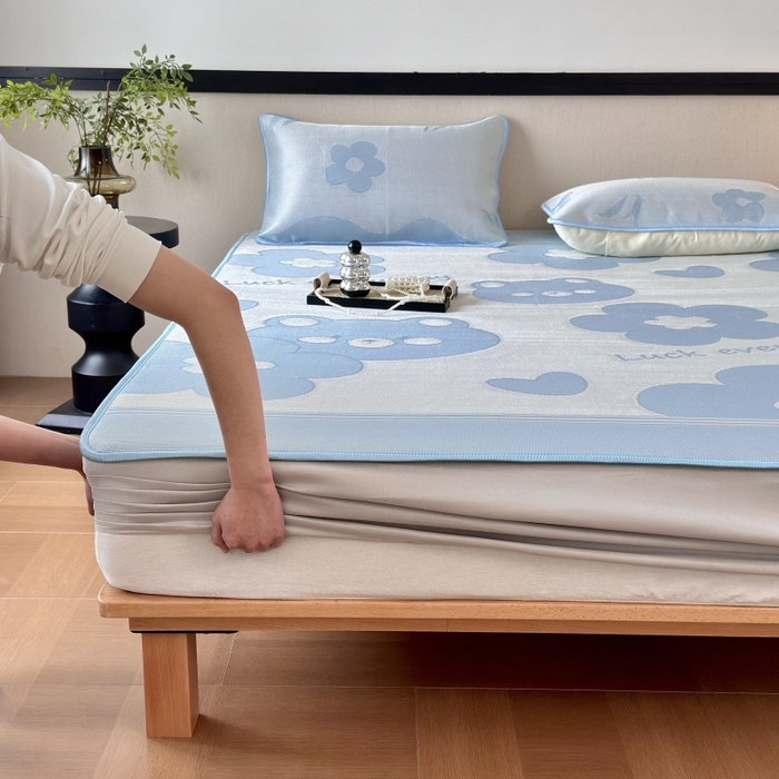 91家纺网 家纺一手货源 找家纺 乐居家纺 2025新款A类碳光抗菌凉感可水洗冰丝凉席席子床笠款 冰丝小熊-蓝