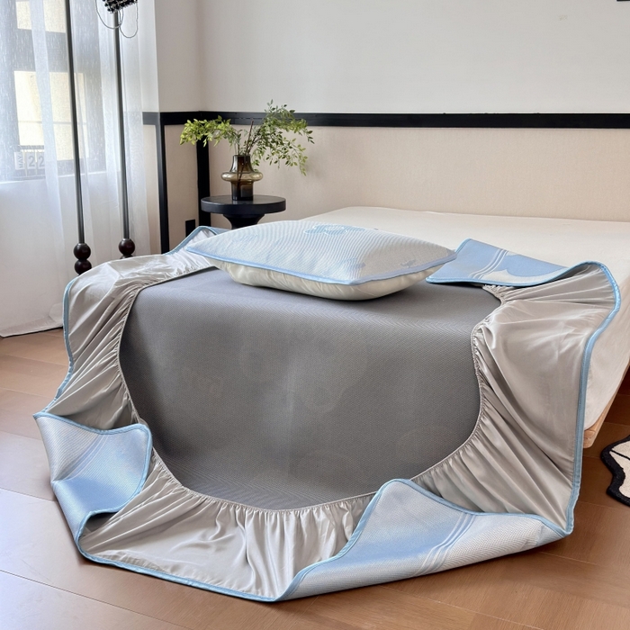 91家纺网 家纺一手货源 找家纺 乐居家纺 2025新款A类碳光抗菌凉感可水洗冰丝凉席席子床笠款 冰丝小熊-蓝