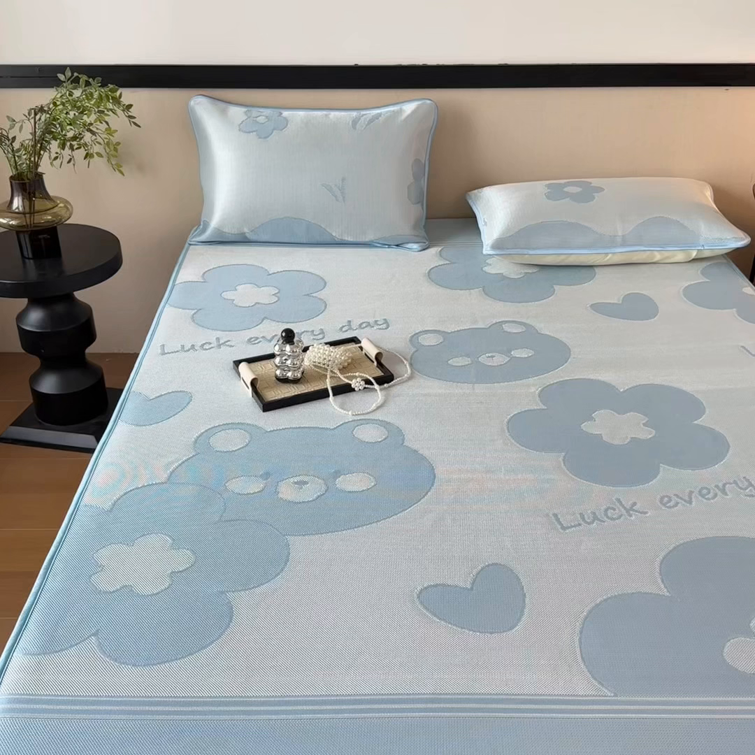 91家纺网 家纺一手货源 找家纺 乐居家纺 2025新款A类碳光抗菌凉感可水洗冰丝凉席席子床笠款 冰丝小熊-蓝