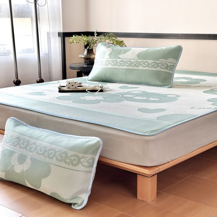 91家纺网 家纺一手货源 找家纺 乐居家纺 2025新款A类碳光抗菌凉感可水洗冰丝凉席席子床笠款 冰丝小熊-绿色