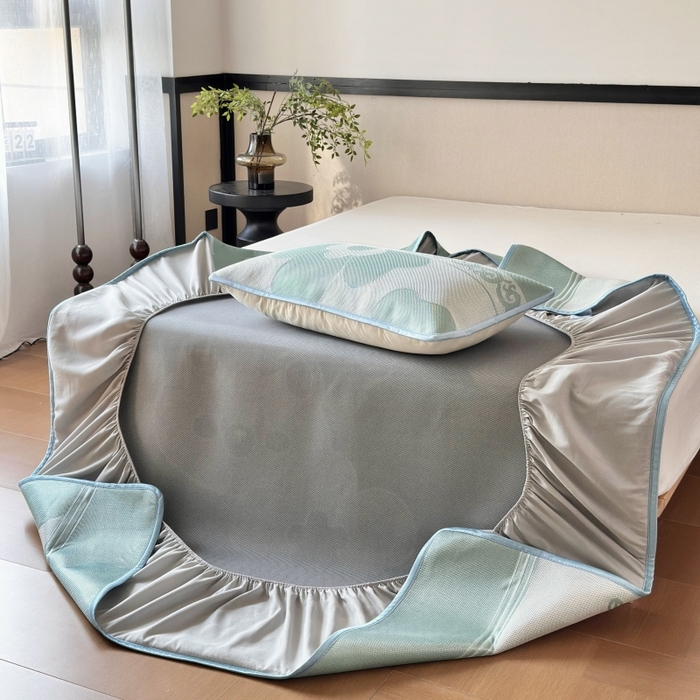 91家纺网 家纺一手货源 找家纺 乐居家纺 2025新款A类碳光抗菌凉感可水洗冰丝凉席席子床笠款 冰丝小熊-绿色