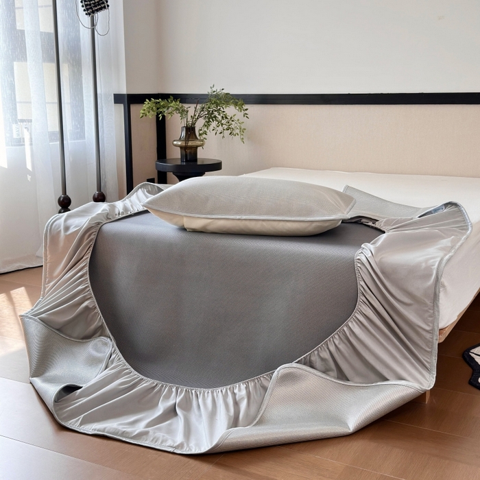 91家纺网 家纺一手货源 找家纺 乐居家纺 2025新款A类碳光抗菌凉感可水洗冰丝凉席席子床笠款 灰色