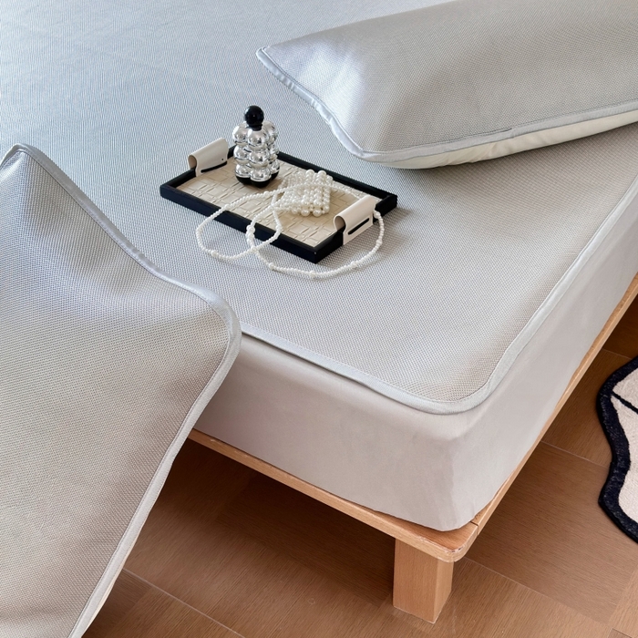 91家纺网 家纺一手货源 找家纺 乐居家纺 2025新款A类碳光抗菌凉感可水洗冰丝凉席席子床笠款 灰色