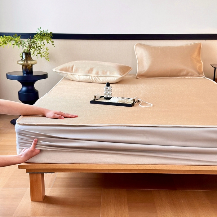 91家纺网 家纺一手货源 找家纺 乐居家纺 2025新款A类碳光抗菌凉感可水洗冰丝凉席席子床笠款 咖色