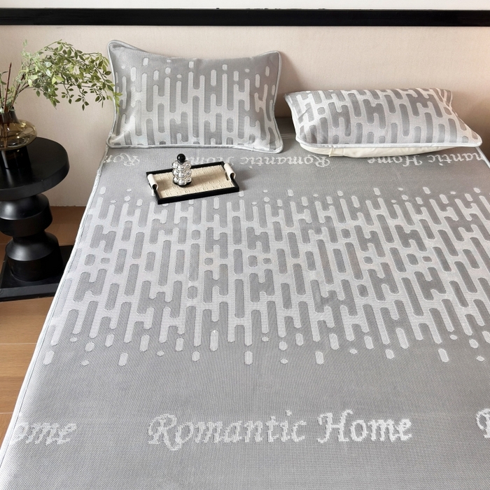 91家纺网 家纺一手货源 找家纺 乐居家纺 2025新款A类碳光抗菌凉感可水洗冰丝凉席席子床笠款 浪漫之家-灰