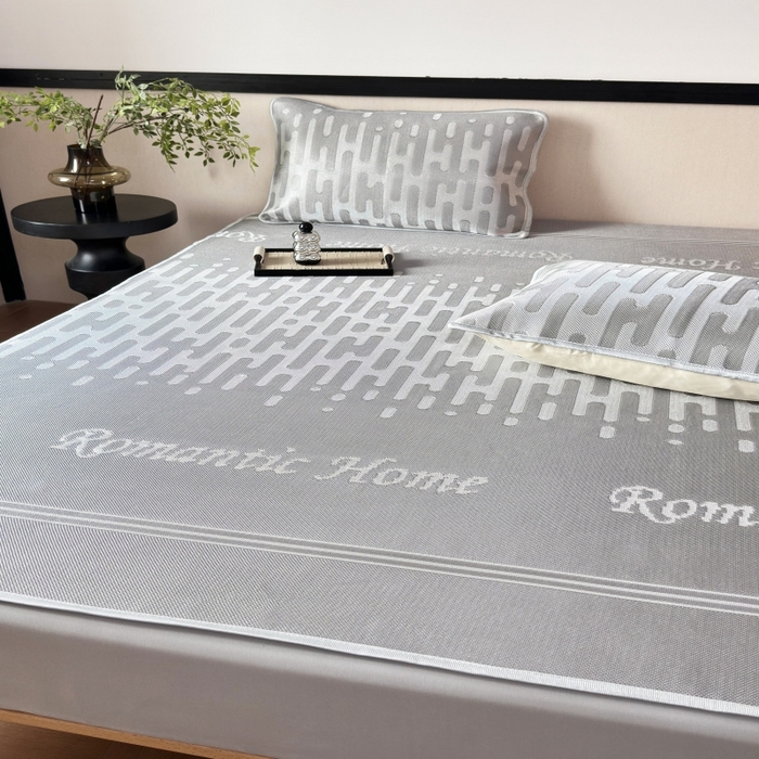 91家纺网 家纺一手货源 找家纺 乐居家纺 2025新款A类碳光抗菌凉感可水洗冰丝凉席席子床笠款 浪漫之家-灰