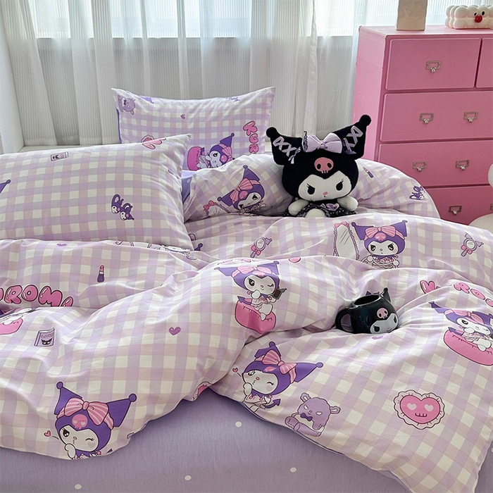 91家纺网 家纺一手货源 找家纺 玉元坊 2025年5月新品三丽鸥全棉床单纯棉床裙床笠三四件套简约基础款式-库洛米简约款式 紫格库洛米【简约款】