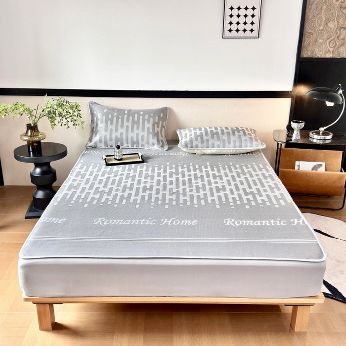 91家纺网 家纺一手货源 找家纺 乐居家纺 2025新款A类碳光抗菌凉感可水洗冰丝凉席席子床笠款 浪漫之家-灰