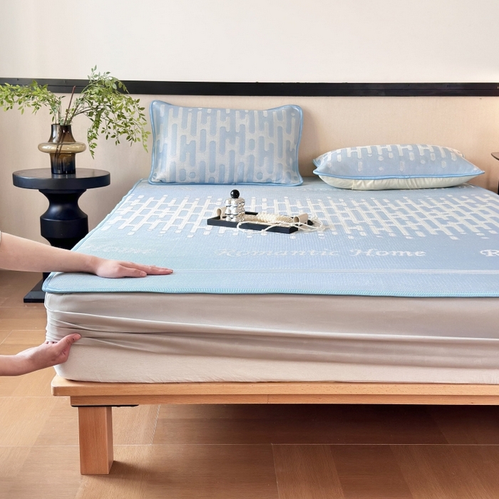 91家纺网 家纺一手货源 找家纺 乐居家纺 2025新款A类碳光抗菌凉感可水洗冰丝凉席席子床笠款 浪漫之家-蓝