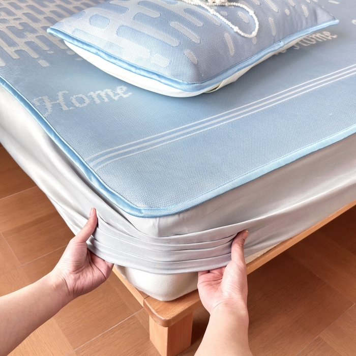 91家纺网 家纺一手货源 找家纺 乐居家纺 2025新款A类碳光抗菌凉感可水洗冰丝凉席席子床笠款 浪漫之家-蓝