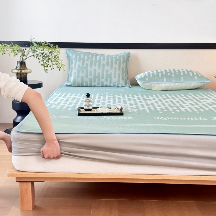 91家纺网 家纺一手货源 找家纺 乐居家纺 2025新款A类碳光抗菌凉感可水洗冰丝凉席席子床笠款 浪漫之家-绿