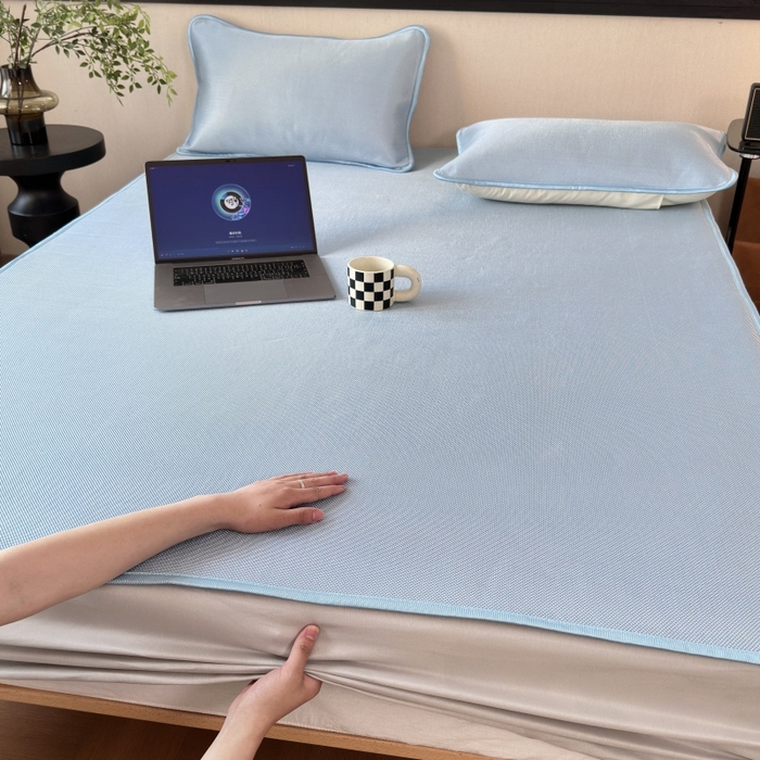 91家纺网 家纺一手货源 找家纺 乐居家纺 2025新款A类碳光抗菌凉感可水洗冰丝凉席席子床笠款 天空蓝