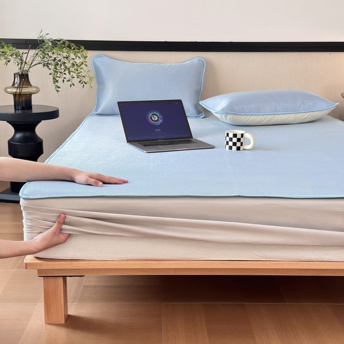 91家纺网 家纺一手货源 找家纺 乐居家纺 2025新款A类碳光抗菌凉感可水洗冰丝凉席席子床笠款 天空蓝