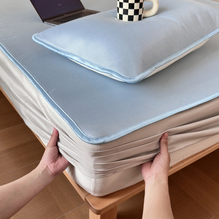 91家纺网 家纺一手货源 找家纺 乐居家纺 2025新款A类碳光抗菌凉感可水洗冰丝凉席席子床笠款 天空蓝