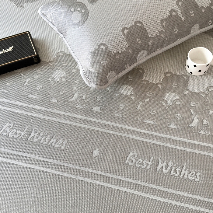 91家纺网 家纺一手货源 找家纺 乐居家纺 2025新款A类碳光抗菌凉感可水洗冰丝凉席席子床笠款 小熊伙伴-灰