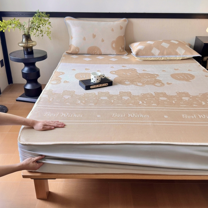 91家纺网 家纺一手货源 找家纺 乐居家纺 2025新款A类碳光抗菌凉感可水洗冰丝凉席席子床笠款 小熊伙伴-咖