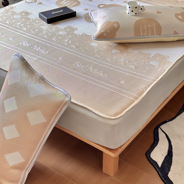 91家纺网 家纺一手货源 找家纺 乐居家纺 2025新款A类碳光抗菌凉感可水洗冰丝凉席席子床笠款 小熊伙伴-咖