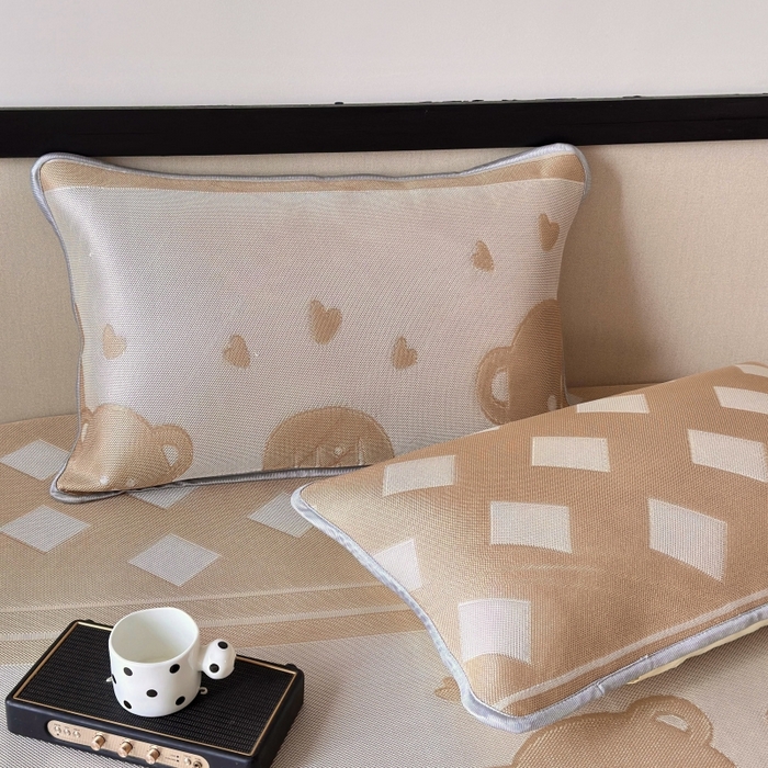 91家纺网 家纺一手货源 找家纺 乐居家纺 2025新款A类碳光抗菌凉感可水洗冰丝凉席席子床笠款 小熊伙伴-咖