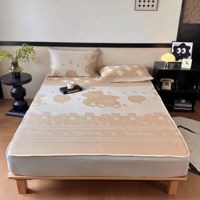 91家纺网 家纺一手货源 找家纺 乐居家纺 2025新款A类碳光抗菌凉感可水洗冰丝凉席席子床笠款 小熊伙伴-咖