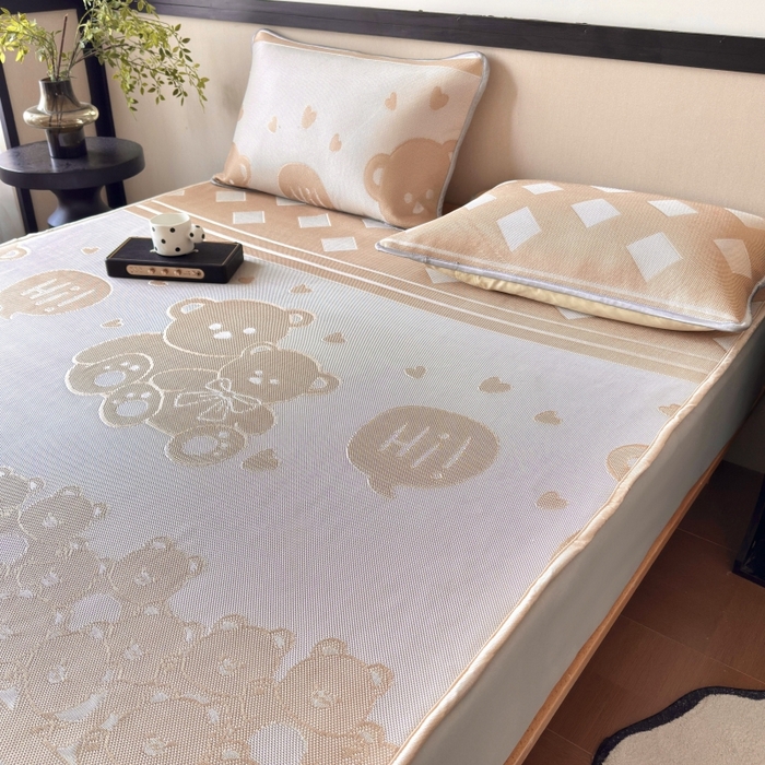 91家纺网 家纺一手货源 找家纺 乐居家纺 2025新款A类碳光抗菌凉感可水洗冰丝凉席席子床笠款 小熊伙伴-咖