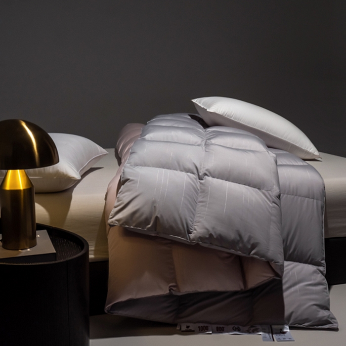 91家纺网 家纺一手货源 找家纺 静若居羽绒被壳 2025新款羽绒空调被羽绒春秋被羽绒冬被包检测 豆沙拼灰色