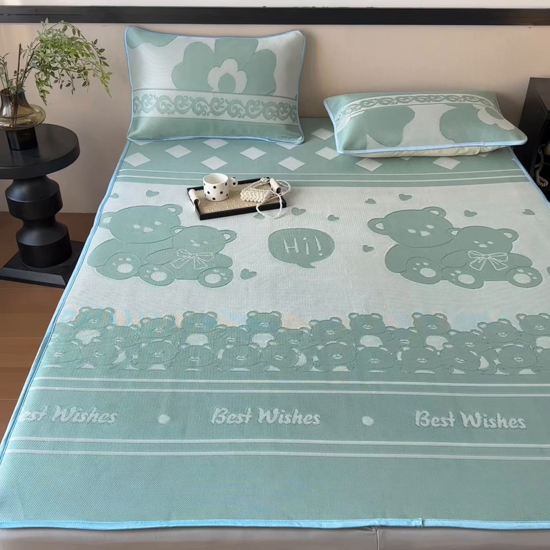 91家纺网 家纺一手货源 找家纺 乐居家纺 2025新款A类碳光抗菌凉感可水洗冰丝凉席席子床笠款 小熊伙伴-绿