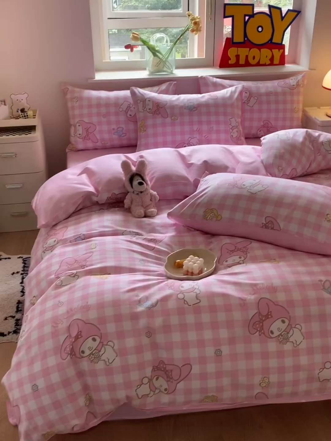 91家纺网 家纺一手货源 找家纺 （总）玉元坊 2025年5月新品三丽鸥全棉床单纯棉床裙床笠三四件套简约基础款式-美乐蒂简约款式