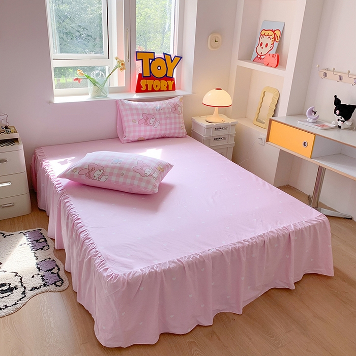 91家纺网 家纺一手货源 找家纺 玉元坊 2025年5月新品三丽鸥全棉床单纯棉床裙床笠三四件套简约基础款式-美乐蒂简约款式 粉格美乐蒂【简约款】