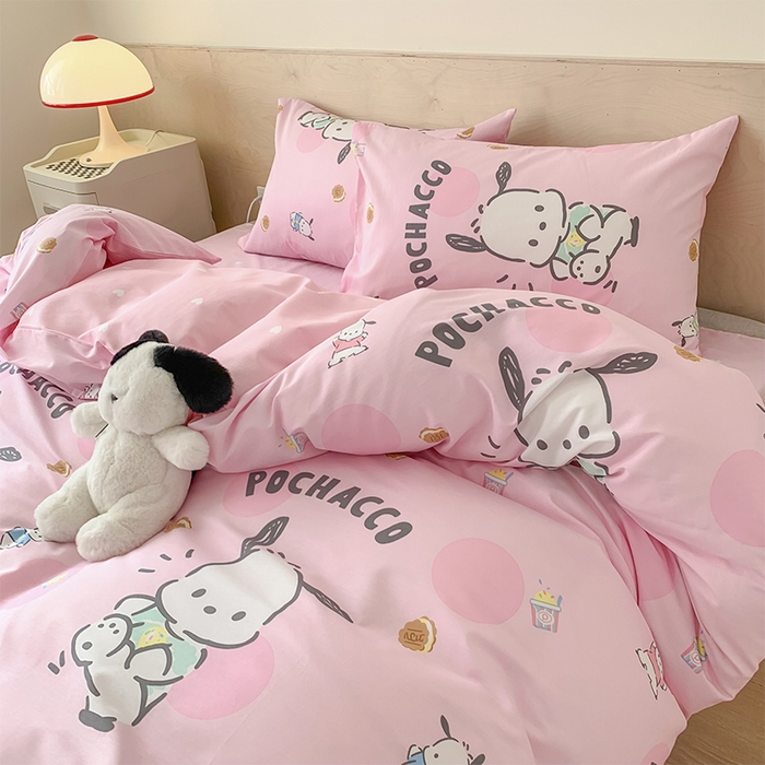 91家纺网 家纺一手货源 找家纺 玉元坊 2025年5月新品三丽鸥全棉床单纯棉床裙床笠三四件套简约基础款式-帕恰狗简约款式 开心帕恰狗【简约款】