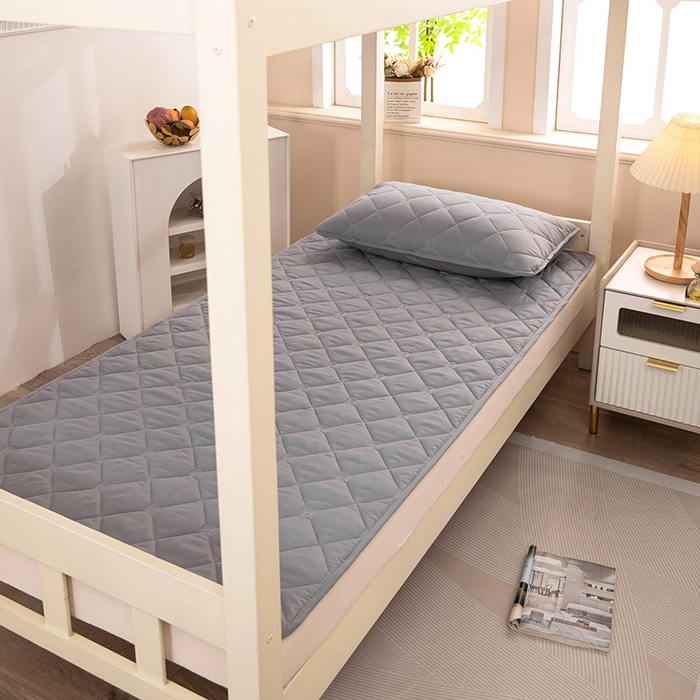 91家纺网 家纺一手货源 找家纺 安逸恋 2025新款A类水洗棉大豆抗菌学生床垫保护垫 灰色