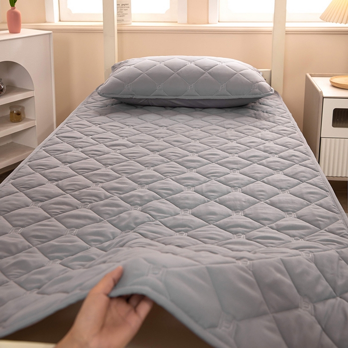91家纺网 家纺一手货源 找家纺 安逸恋 2025新款A类水洗棉大豆抗菌学生床垫保护垫 灰色