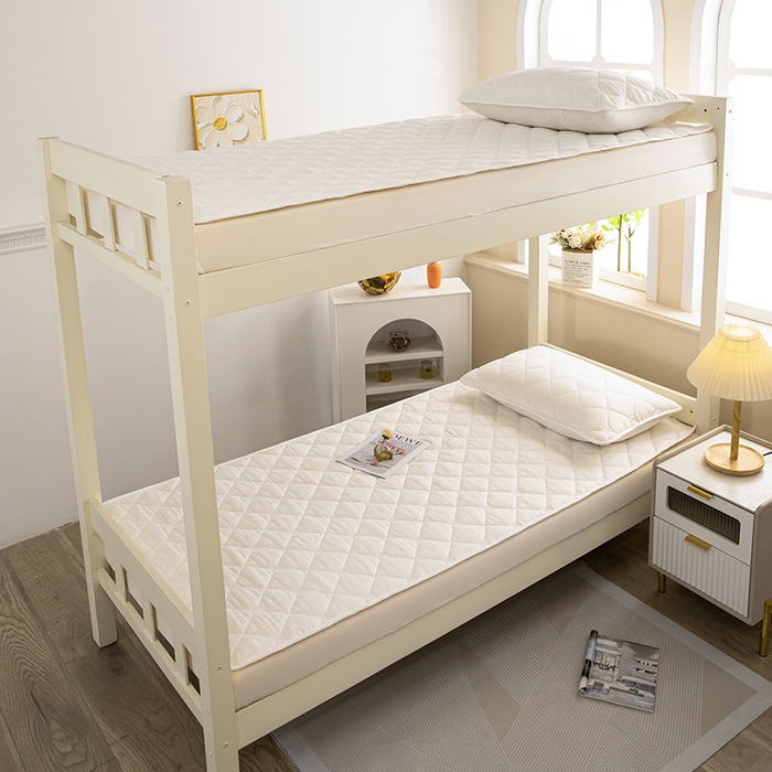 91家纺网 家纺一手货源 找家纺 安逸恋 2025新款A类水洗棉大豆抗菌学生床垫保护垫 米白