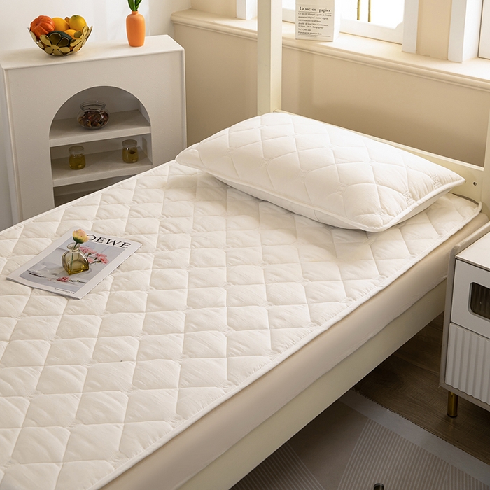 91家纺网 家纺一手货源 找家纺 安逸恋 2025新款A类水洗棉大豆抗菌学生床垫保护垫 米白