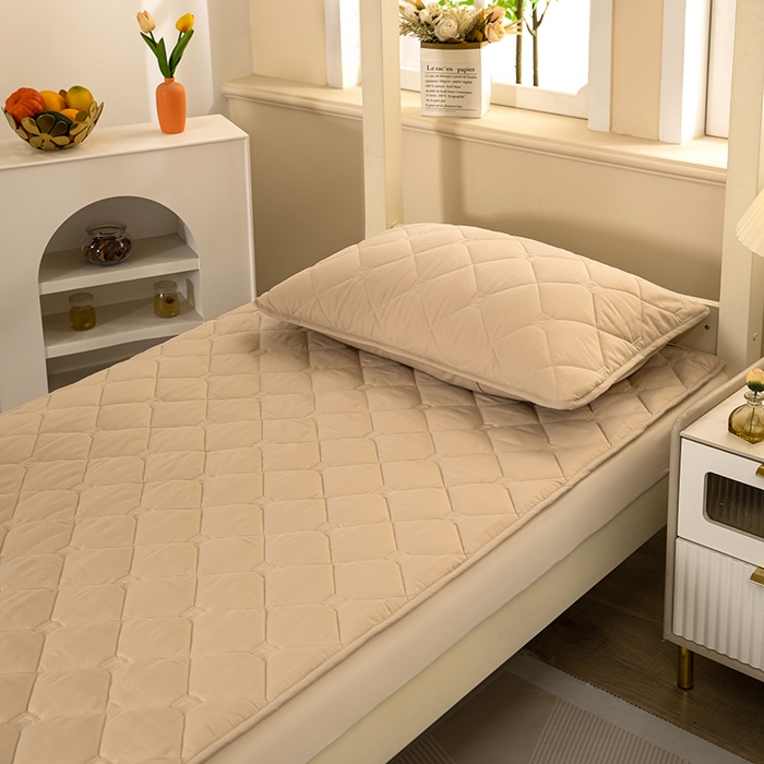 91家纺网 家纺一手货源 找家纺 安逸恋 2025新款A类水洗棉大豆抗菌学生床垫保护垫 咖色