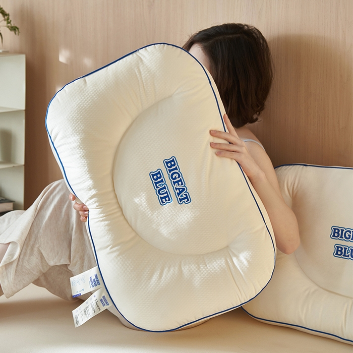 91家纺网 家纺一手货源 找家纺 （总）北鸣有鱼枕芯馆 2025新款荷兰绒蓝胖子护颈枕枕头枕芯