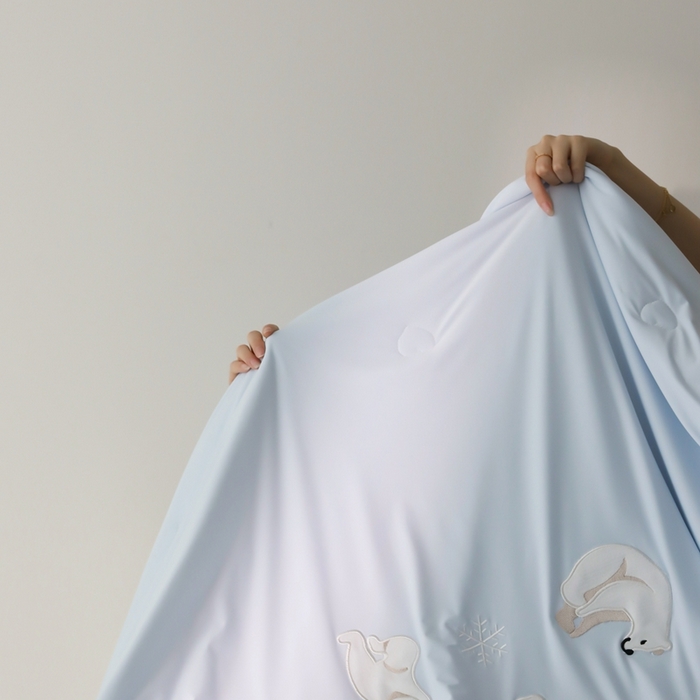 91家纺网 家纺一手货源 找家纺 时亿家居 2025凉感夏被Pro系列凉感被空调被 北极熊蓝