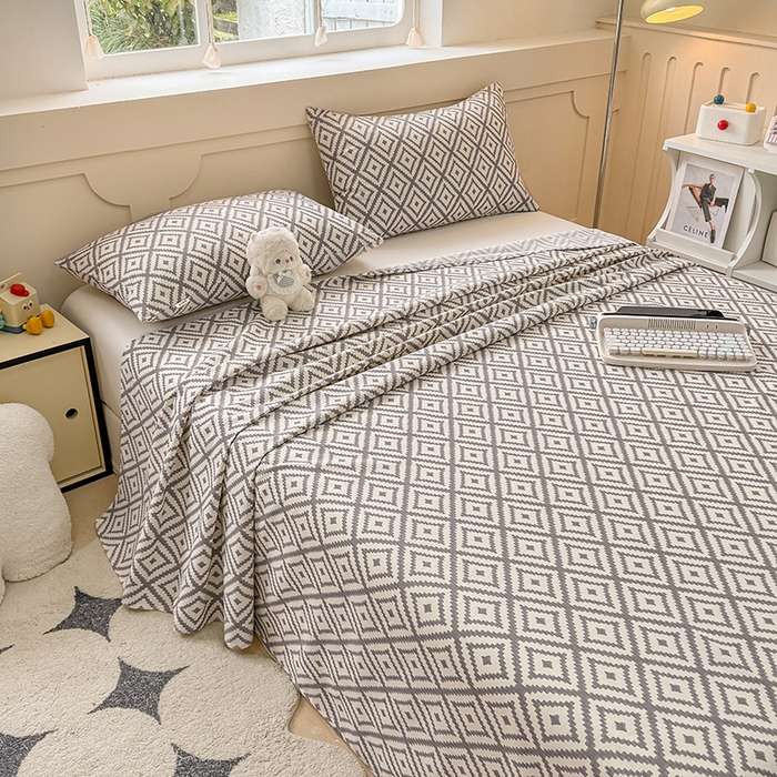 91家纺网 家纺一手货源 找家纺 2025新款原棉老粗布床单凉席三件套柔软舒适-热门花型一 菱格绿