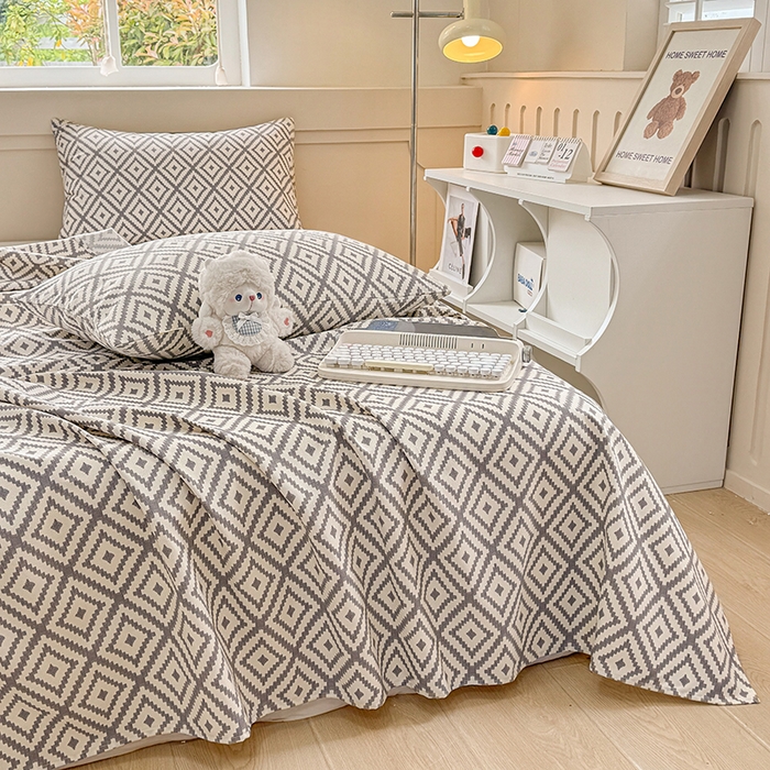 91家纺网 家纺一手货源 找家纺 2025新款原棉老粗布床单凉席三件套柔软舒适-热门花型一 菱格绿