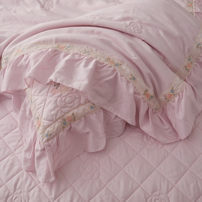 91家纺网 家纺一手货源 找家纺 2025新款50莱赛尔双面天丝床盖三件套 山茶花粉